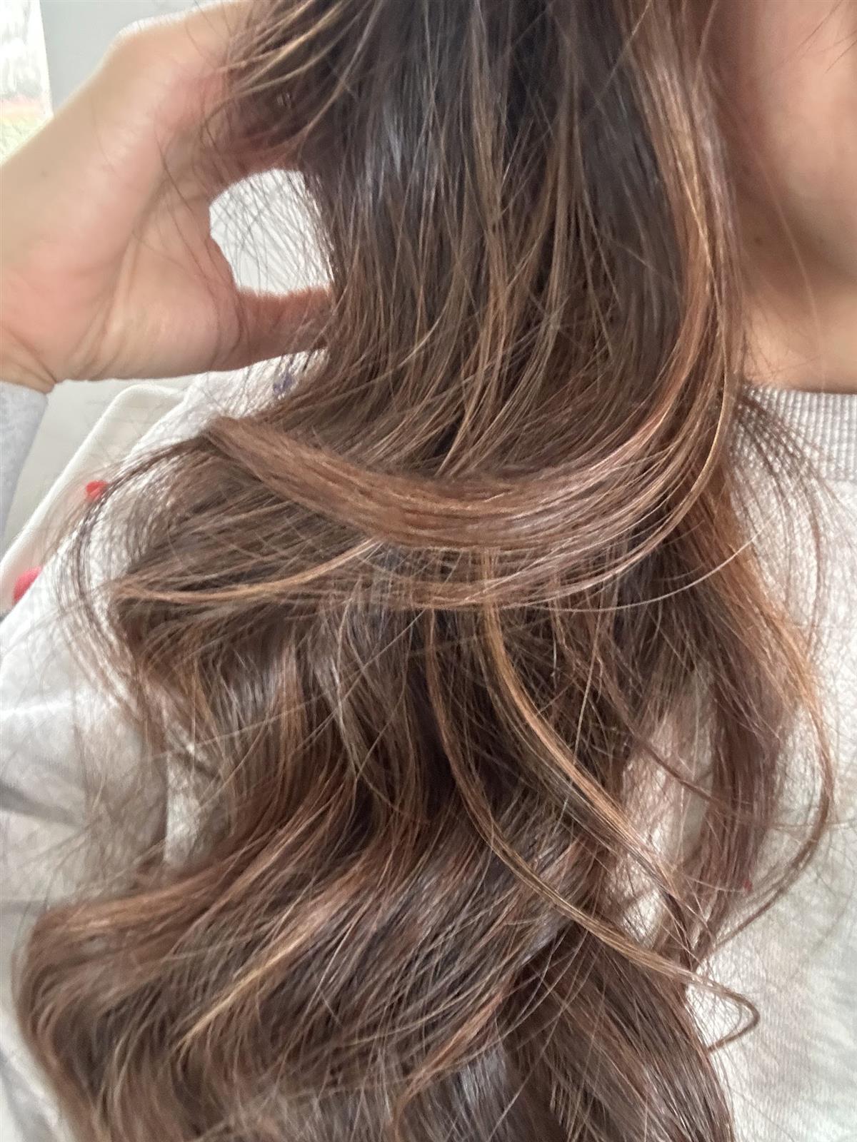 Detalle de ondas castañas con difuminado suave